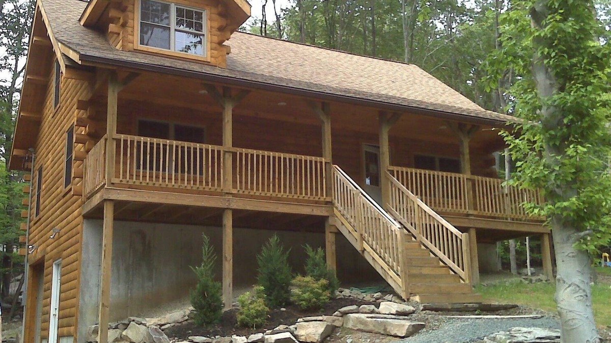 Wallenpaupauk Lake Estates Cabin | Contemporary Log Cabin : 2 Blocks from Lake Wallenpaupack, Located in WLE