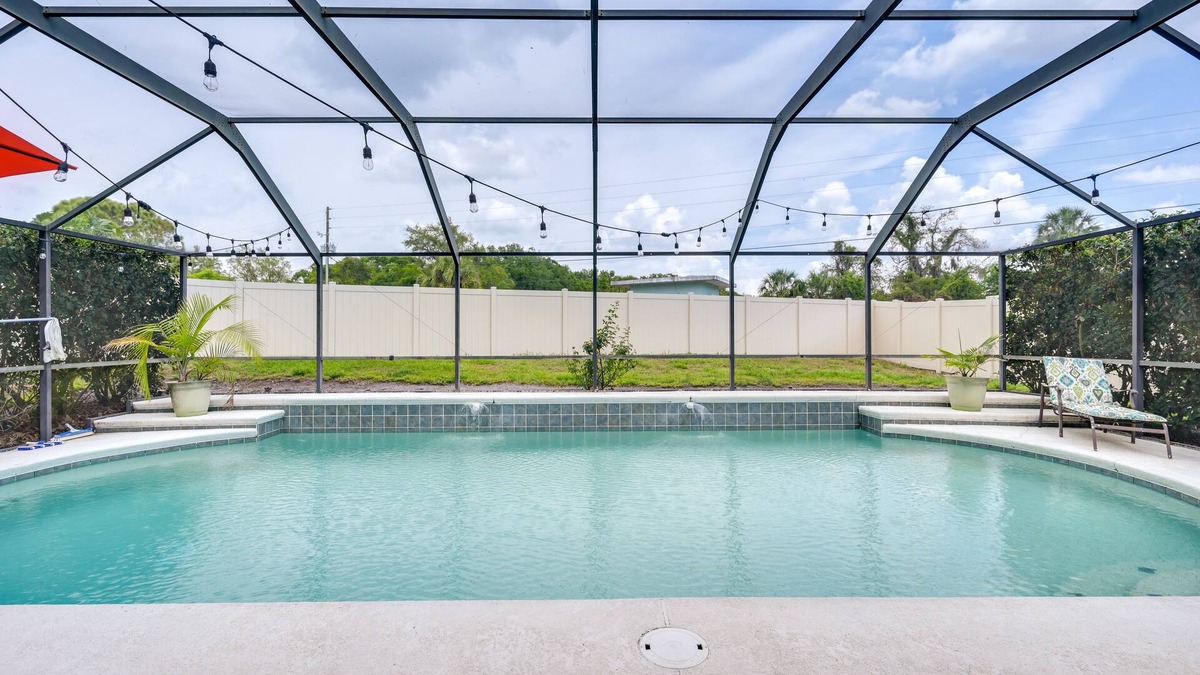 Lutz House | Contemporary Lutz Home: Private Pool, Pet Friendly