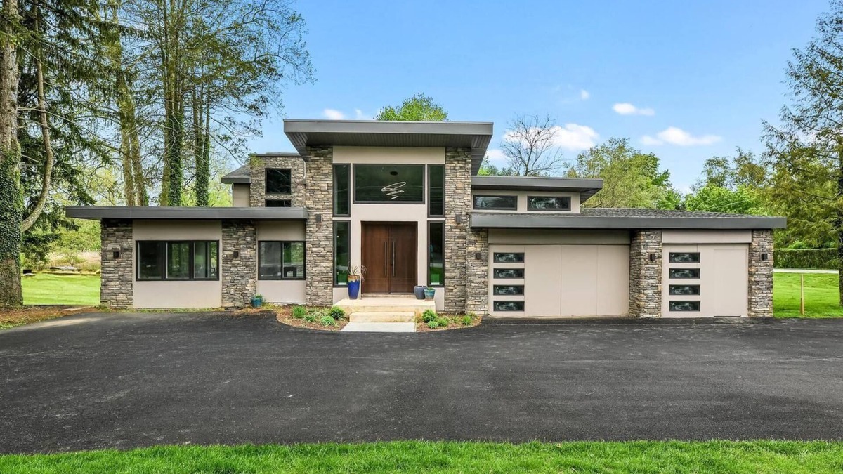 Stevenson Villa | Contemporary Luxury Villa in Convenient Baltimore County