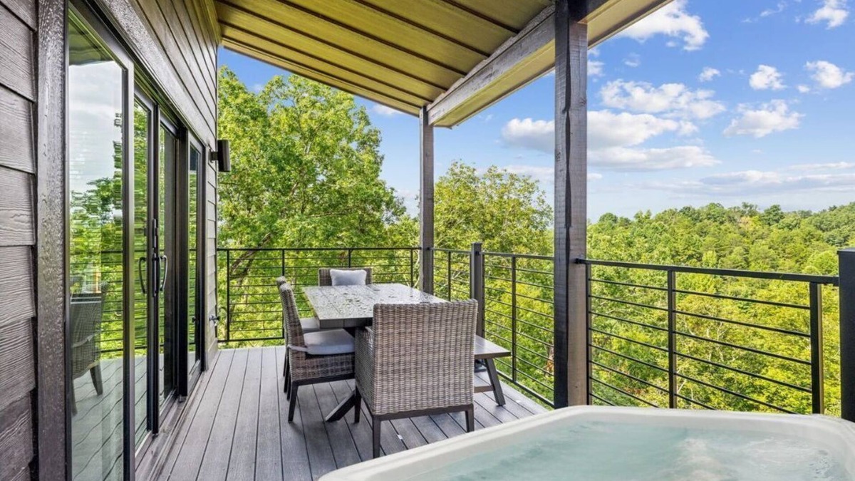 Sevierville Cabin | Contemporary Mtn Cabin | Sleeps 12 | 4 BR | 4 BA | Free Tickets| Hot Tub