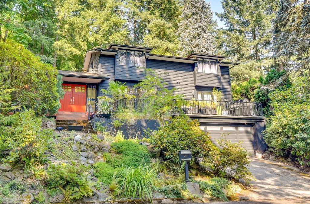 Sylvan-Highlands House | Contemporary Portland Retreat with Forest Views