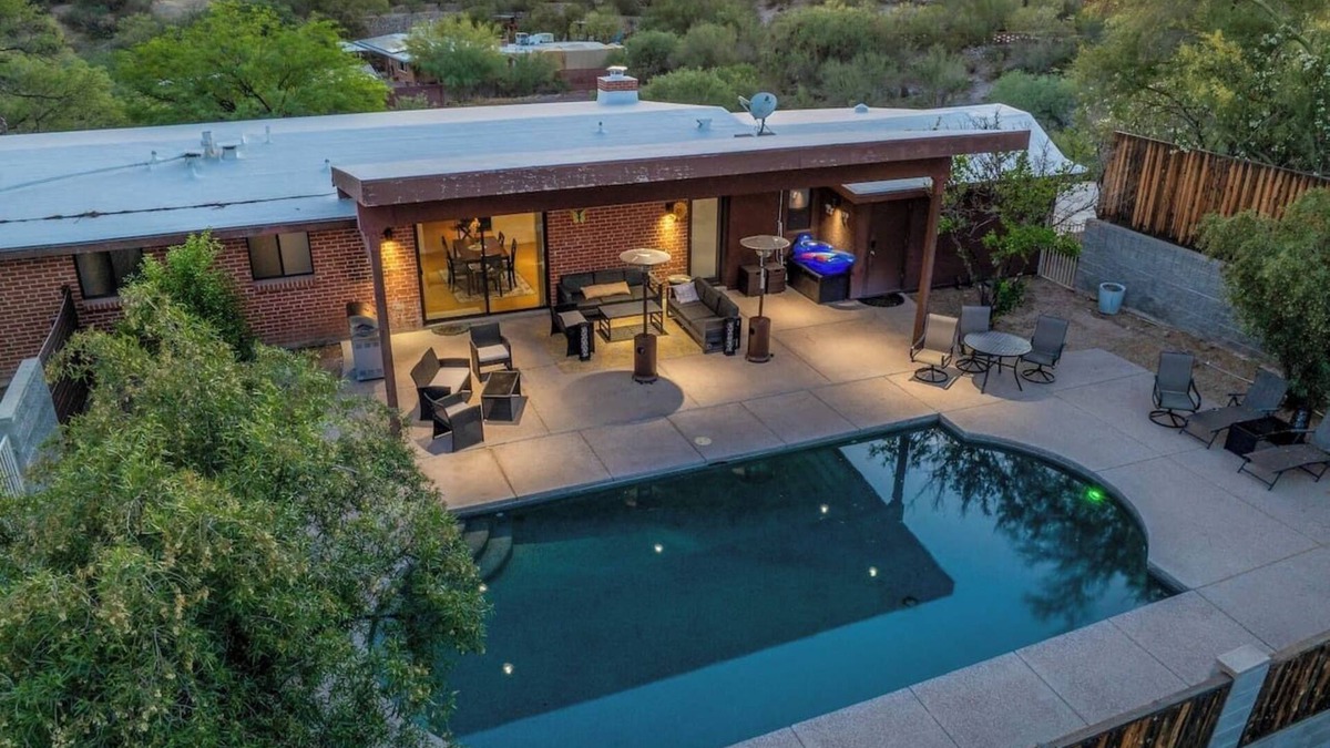 Riverside Terrace House | Contemporary Resort w/Heated Pool+Sports Court