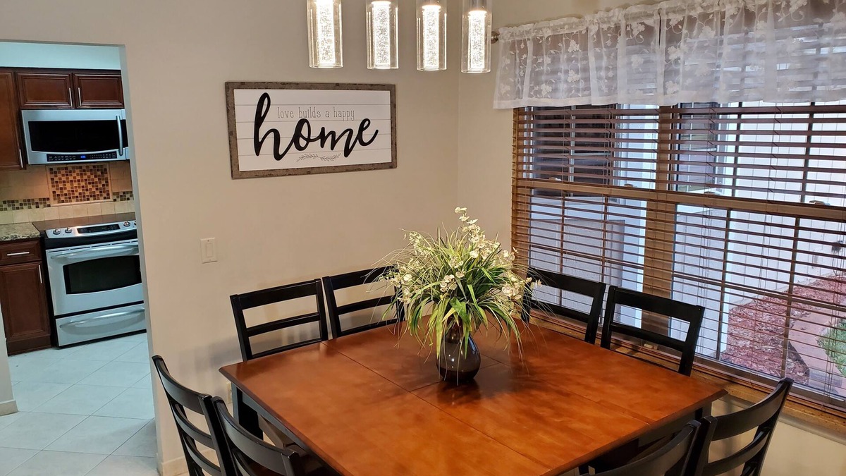Southside House | Contemporary single house located in a quiet, safe, & beautiful neighborhood.
