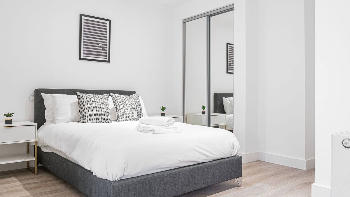 Barnt Green Apartment | Contemporary Studio near NEC & Airport, Free Parking