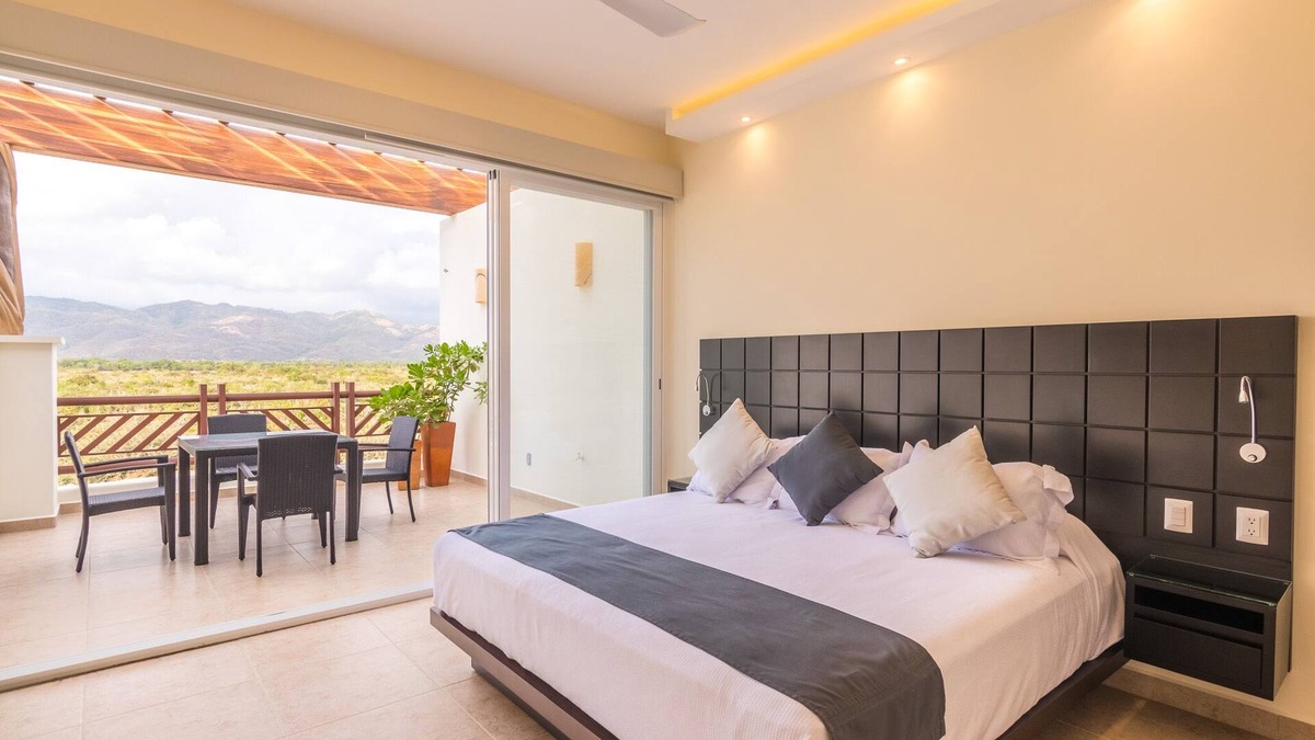 San Pedro Mixtepec Resort | Contemporary Studio Suite w/Resort Amenities & Steps from the beach!