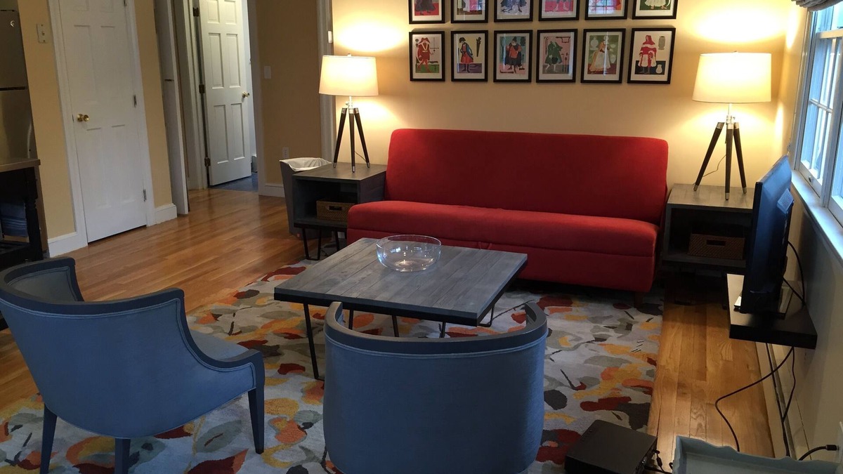 Dedham Apartment | Contemporary Style And Comfort Convenient To Boston And Route 128