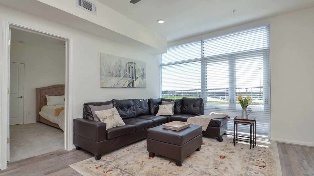 Katy Condo | Contemporary Urban Living in Gated Complex |2Q
