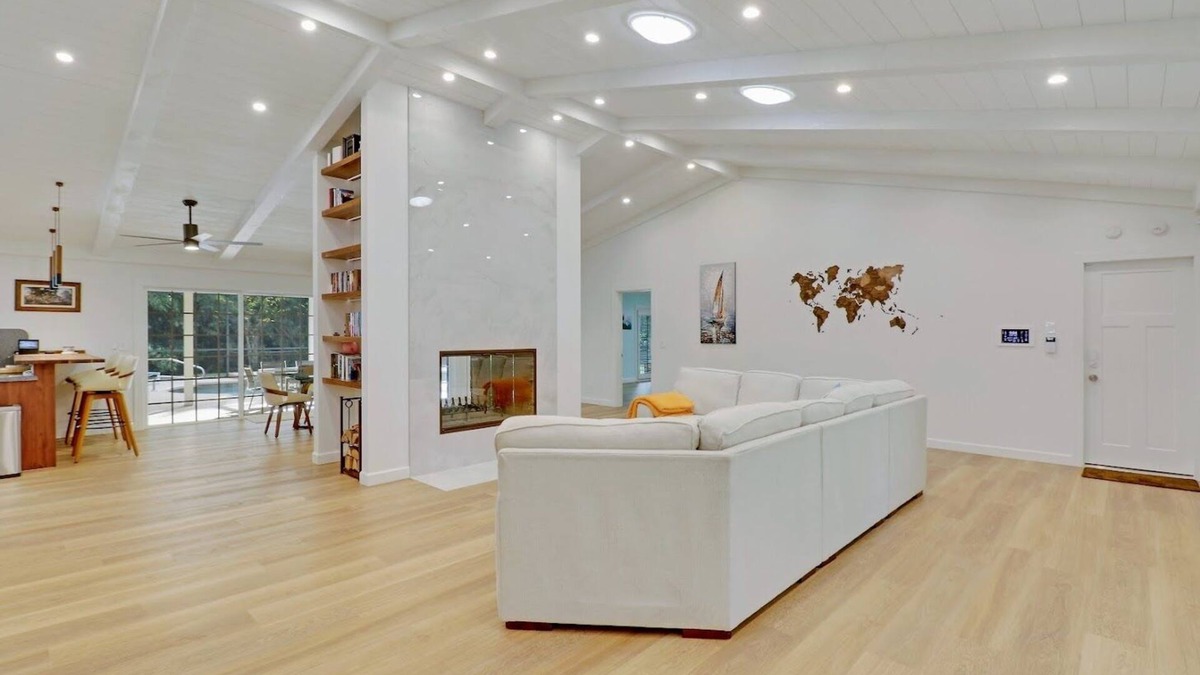 Palm Beach Country Estates House | Contemporary Farm House