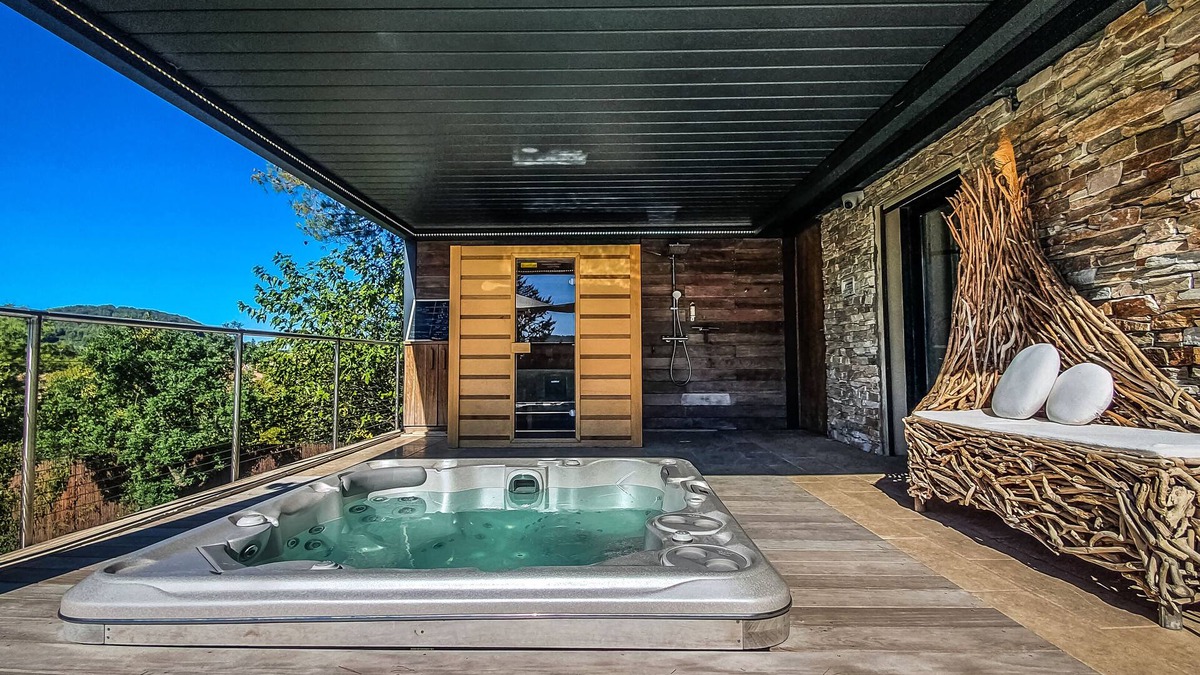 Le Beausset Villa | Contemporary villa and relaxation areas