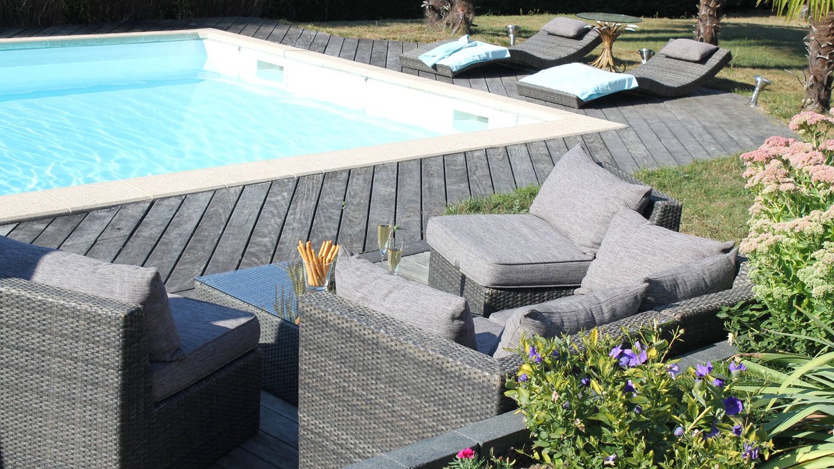 Nernier House | Contemporary villa on Lake Leman with pool, private access and pontoon