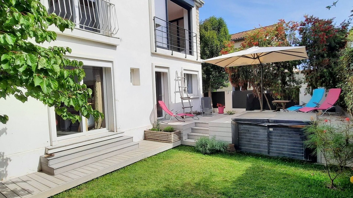Hyeres City Centre Villa | Contemporary villa with jacuzzi, quiet, close to town and beaches