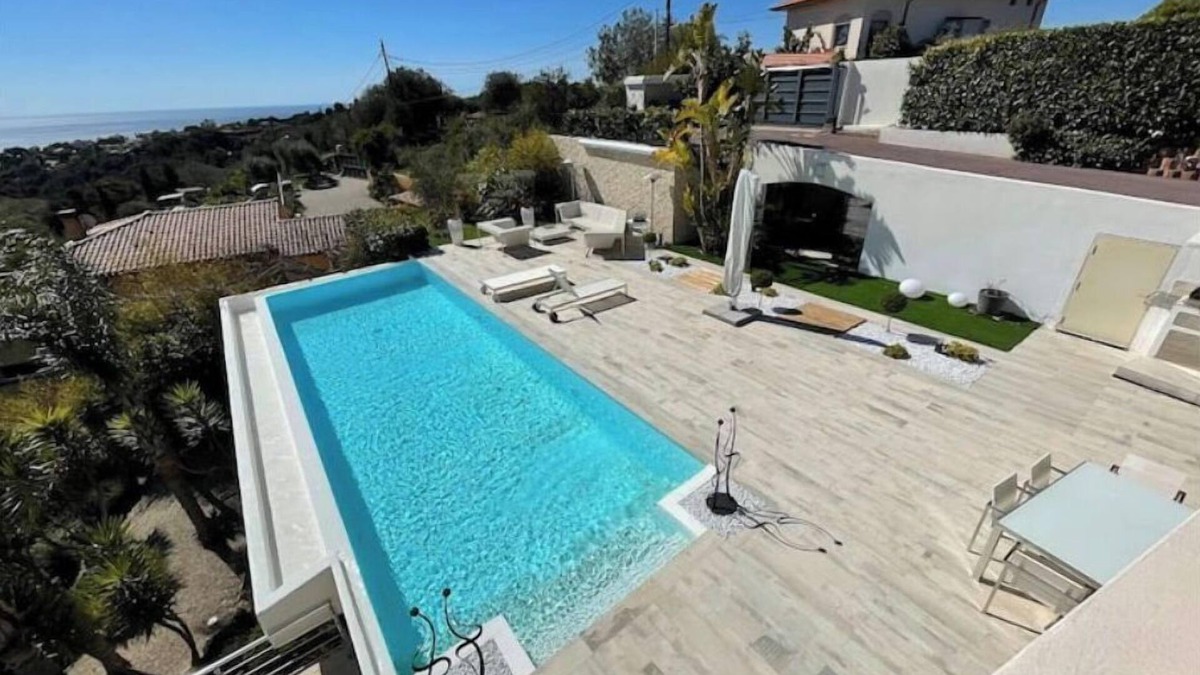 Saint Antoine Villa | Contemporary villa with sea and mountain views 10 minutes from the beach