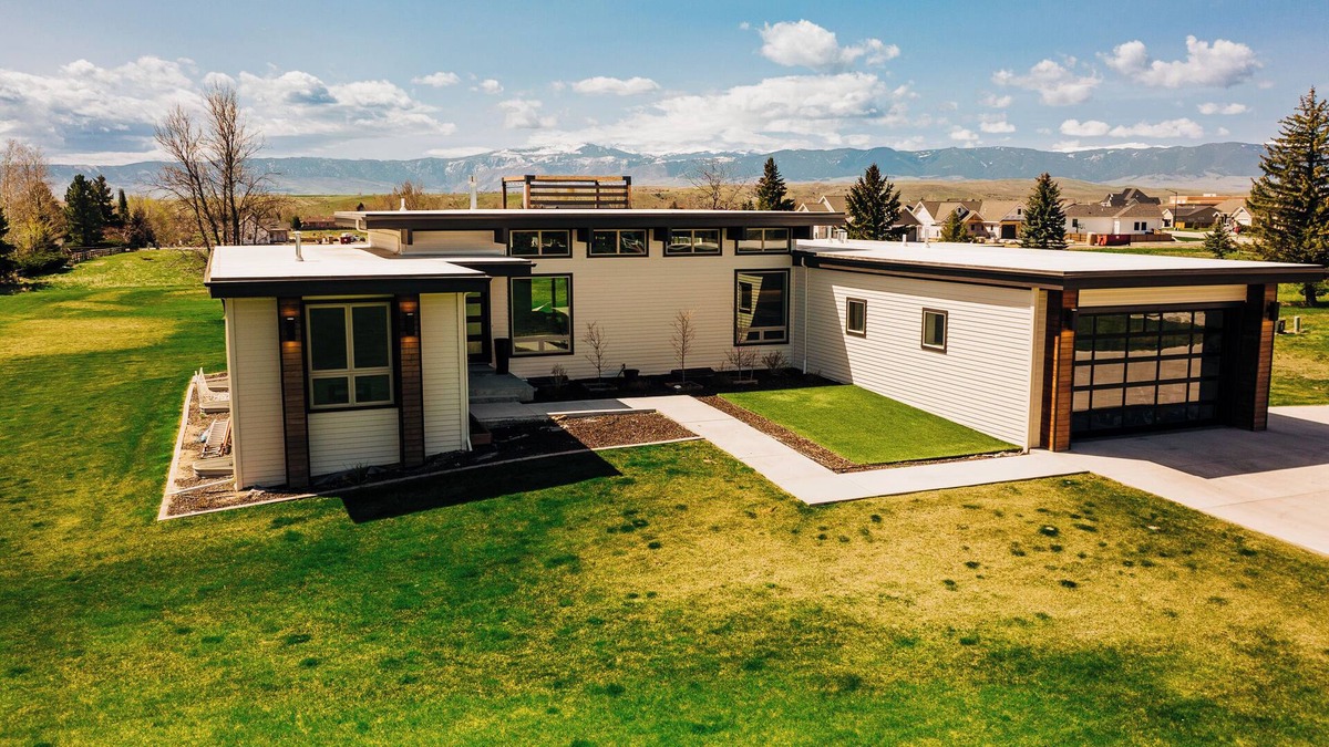 Sheridan House | Contemporary Wyoming Luxury- Midcentury Modern, mountain views & rooftop deck