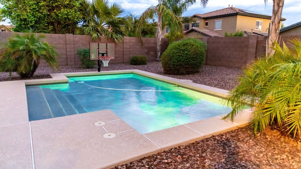 Avondale House | Contemporary yet Cozy Getaway. 3 bed, 2 bath, Pool