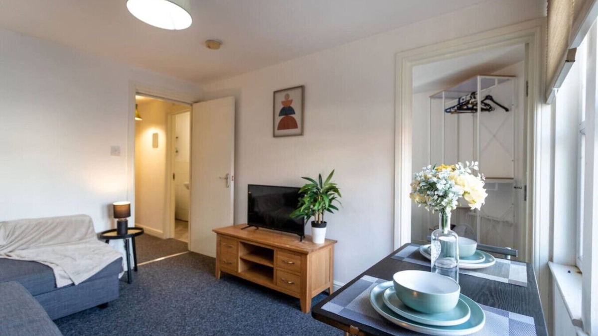 Bristol Apartment | Contractor*Long Stays Discounts*Parking