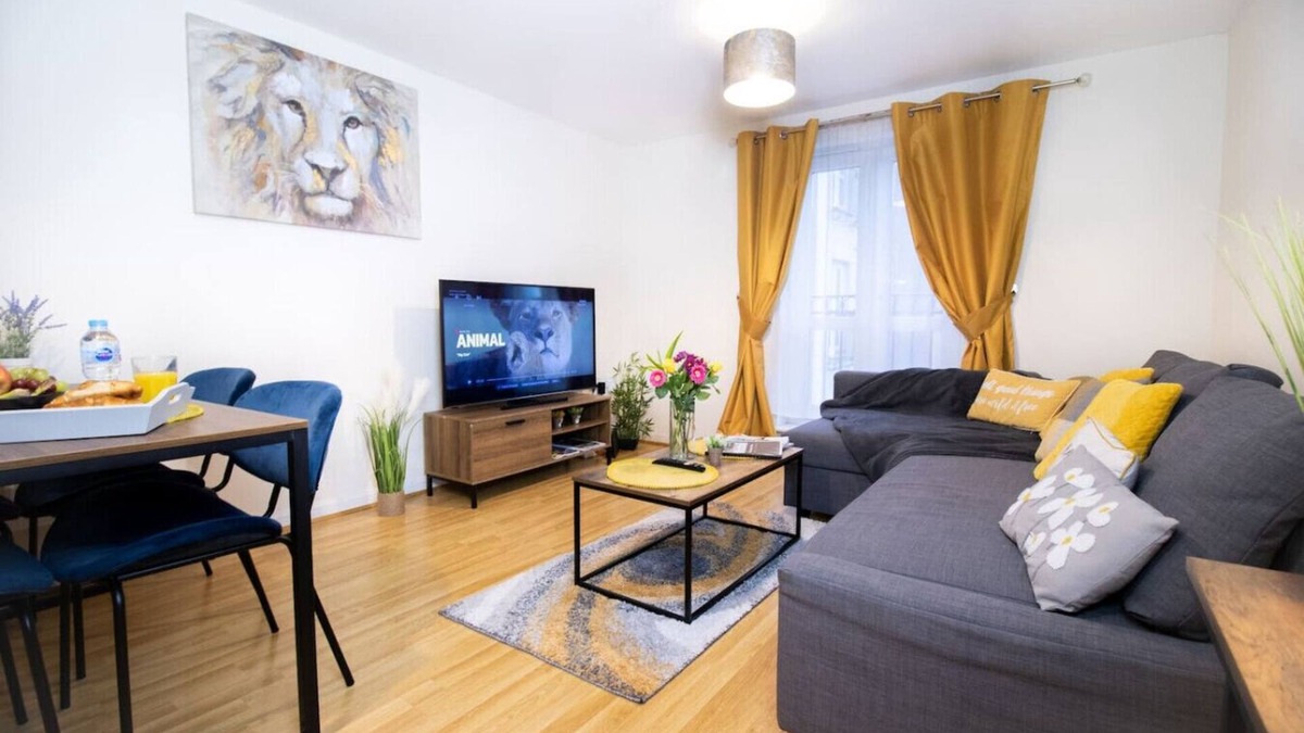 Swindon Apartment | Contractors*Long Stays Discounts*Free Parking