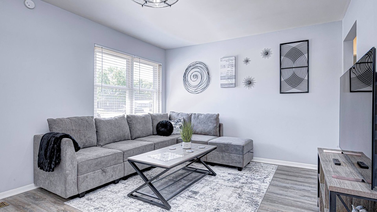 Greenwood Condo | Convenient 2 bedroom with King Bed