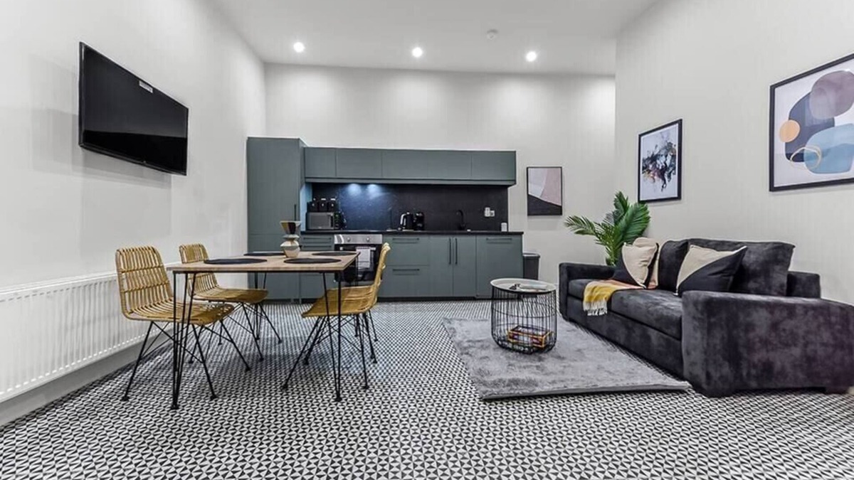 Seven Sisters Apartment | Convenient 2BR 2BA | near Tube Station