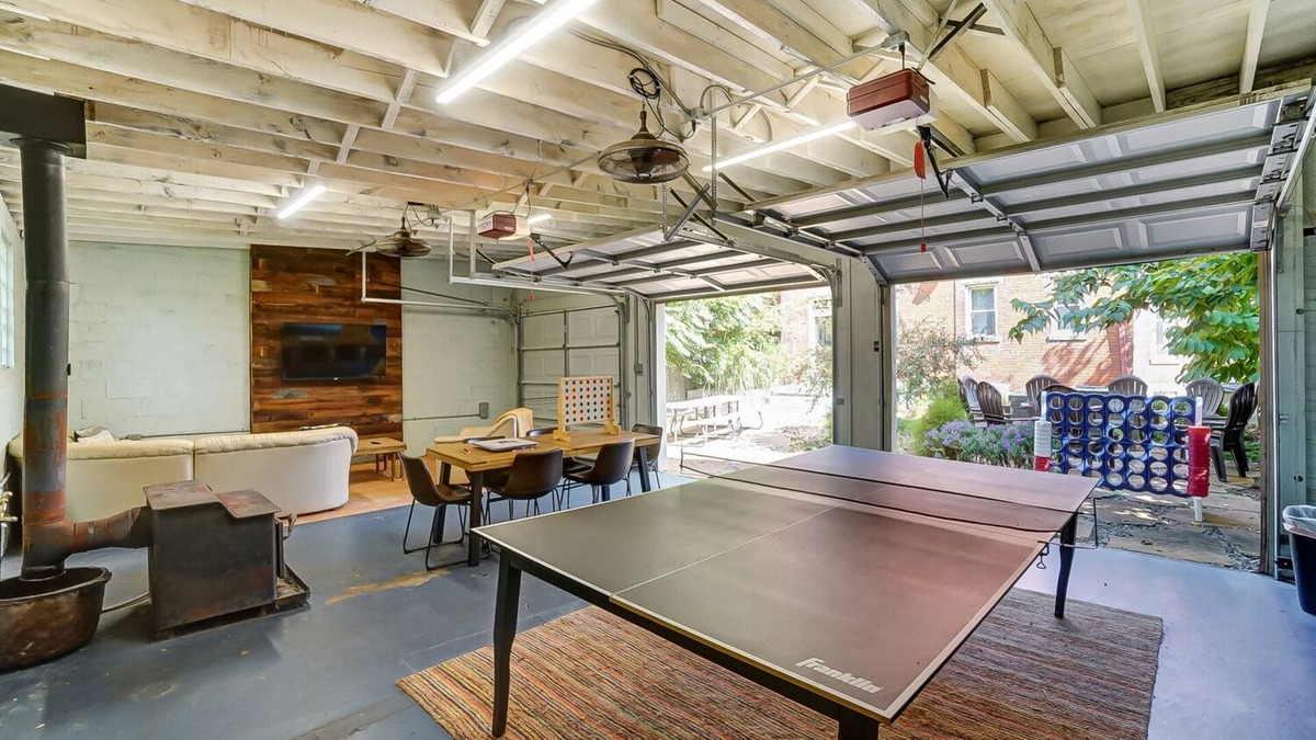 Cincinnati House | Convenient Cincy Boho Large Group Vacation Rental