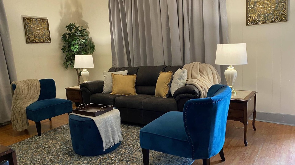 Knoxville House | Convenient & cozy great for couples or small families!