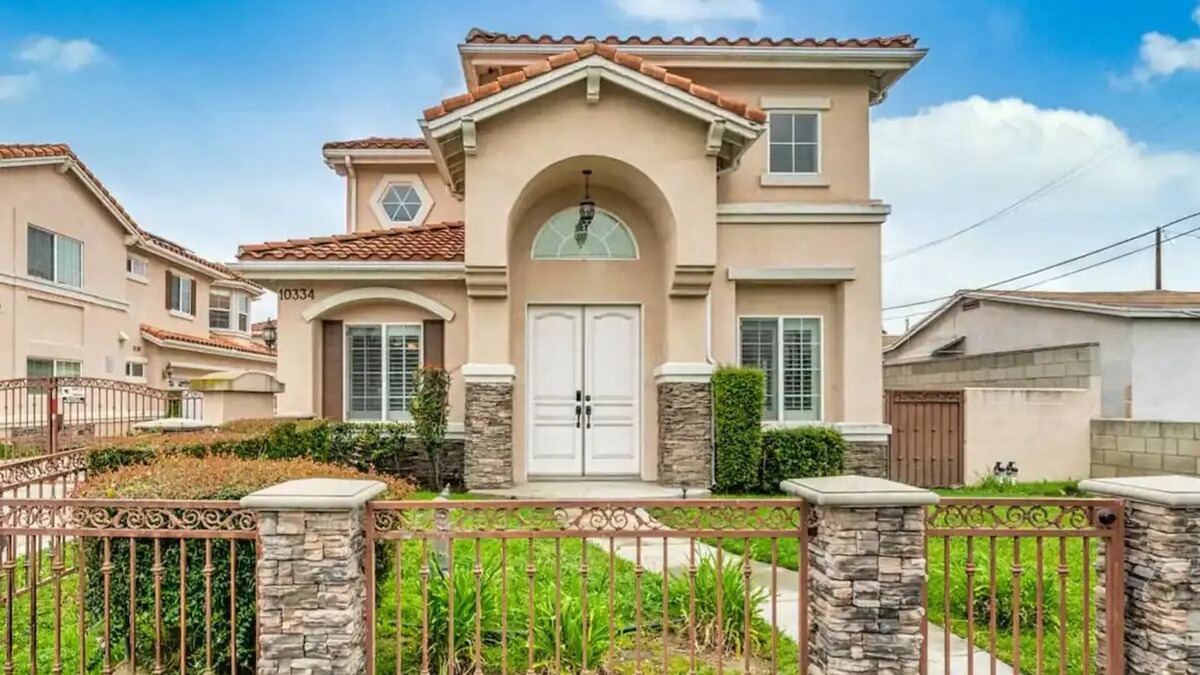 South el Monte House | Convenient Located Warming Large 4 Bedroom 3 Bath Home Near DTLA over 2,100 SF