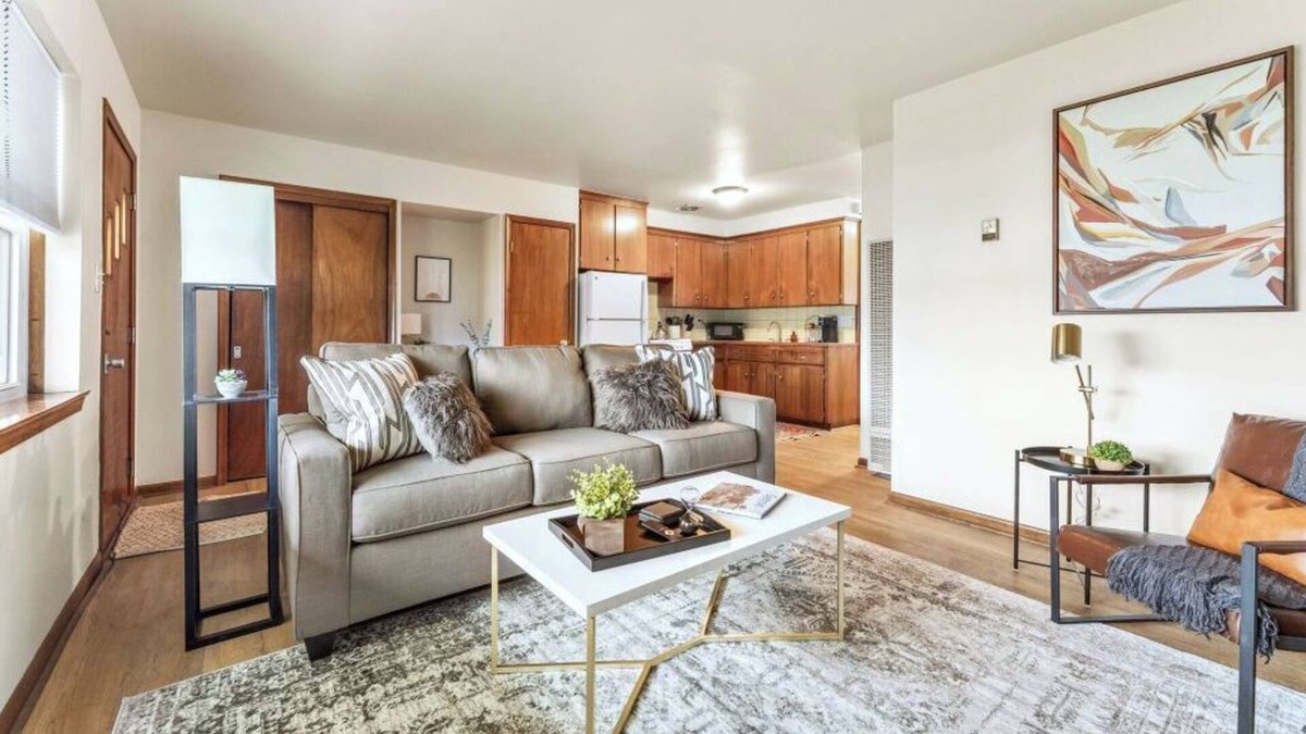 Wyandotte Apartment | Convenient Location-Private entrance 1 bedroom apartment in Riverview!