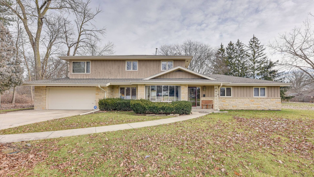 Racine Apartment | Convenient Racine Home: 4 Mi to Lake Michigan!