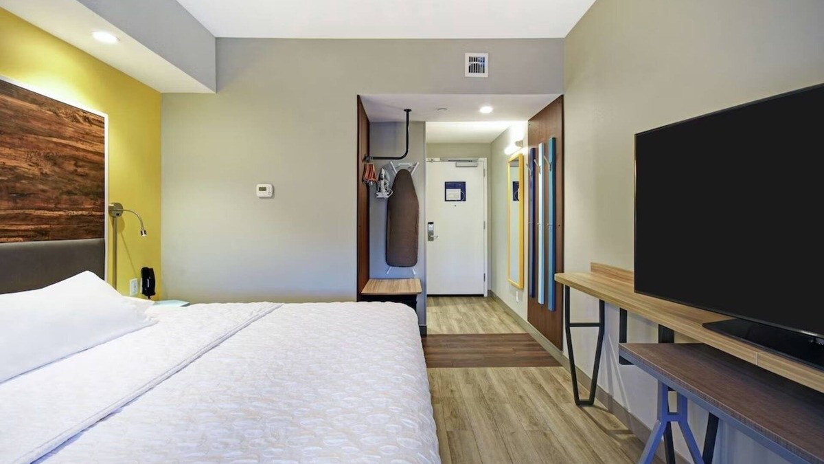 South Portland House | Convenient Room Near Airport & Shopping w/Free Shuttle, Breakfast & Parking
