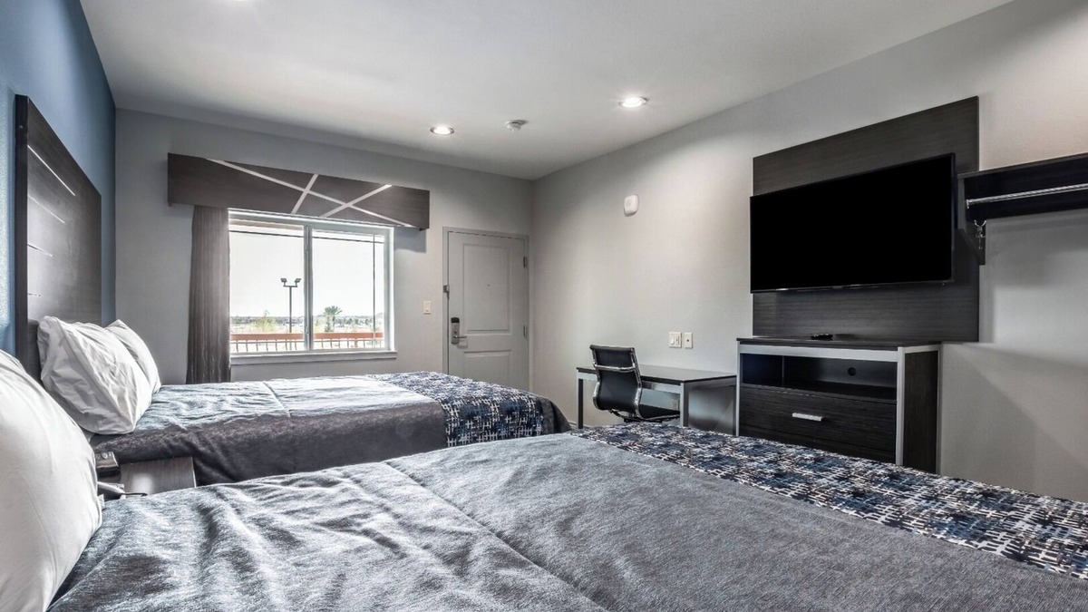 Katy Hotel | Convenient Stay Located Right off I-10 | Family Stay | Free Breakfast & Parking