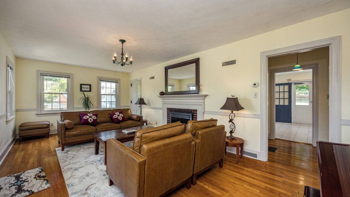 Harrisonburg Cottage | Convenient to JMU, Burg Dining and Downtown Bars, Right off Interstate 81