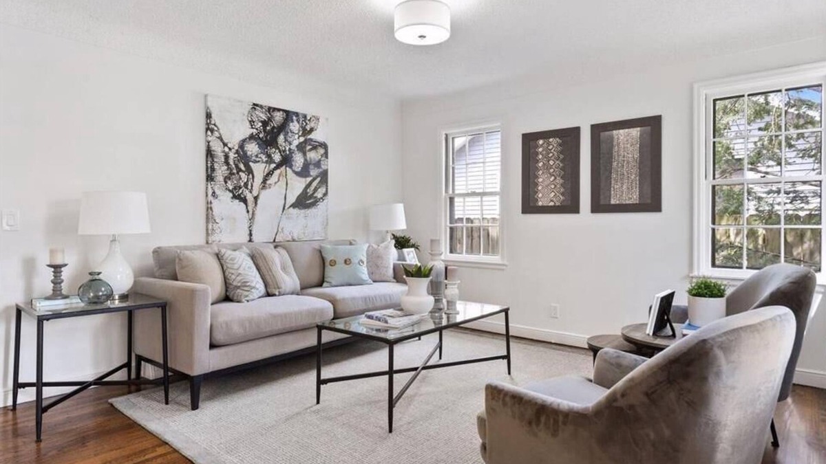 St. Louis Park House | Convenient to lakes, bike trails, parks. Dog-friendly. Fenced Yard.