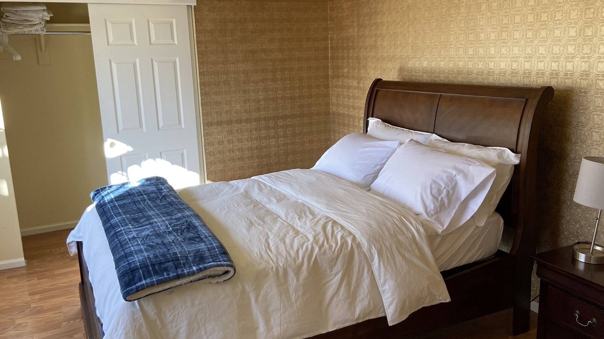 Aurora Apartment | Convenient walkout Basment apartment