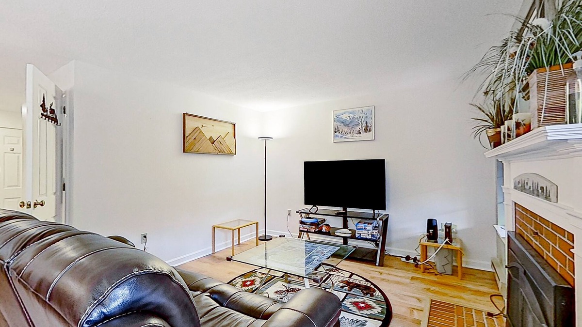 Village at Kearsarge House | Conveniently located townhouse with screened porch, pool, & washer/dryer