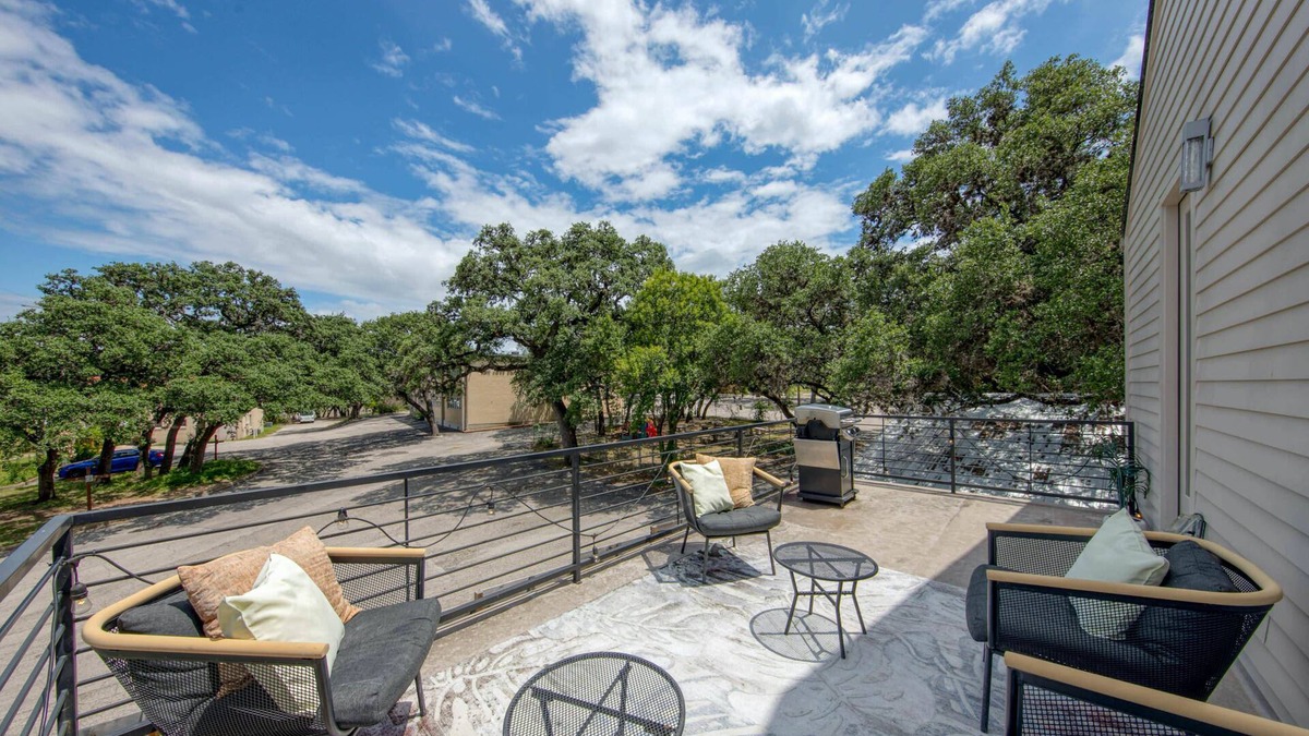 Galindo House | Conveniently located | Upstairs Deck BBQ
