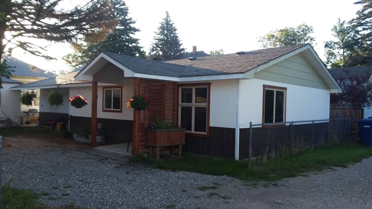 Livingston House | Conveniently Located close to downtown. No stairs to climb.