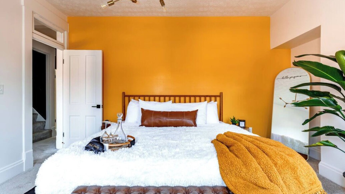 Victorian Village House | Convention - King Bed - Free Parking - Short North