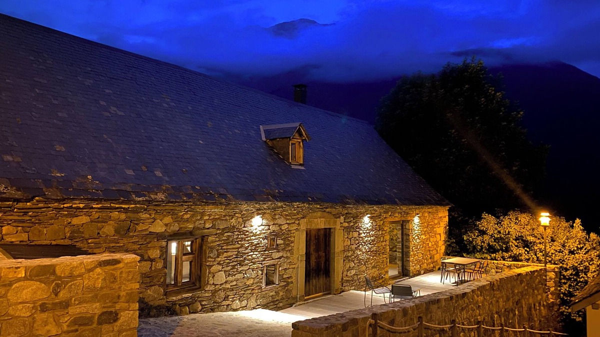 Sazos House | Converted barn near Luz Saint Sauveur 155m2, in the heart of Toys country