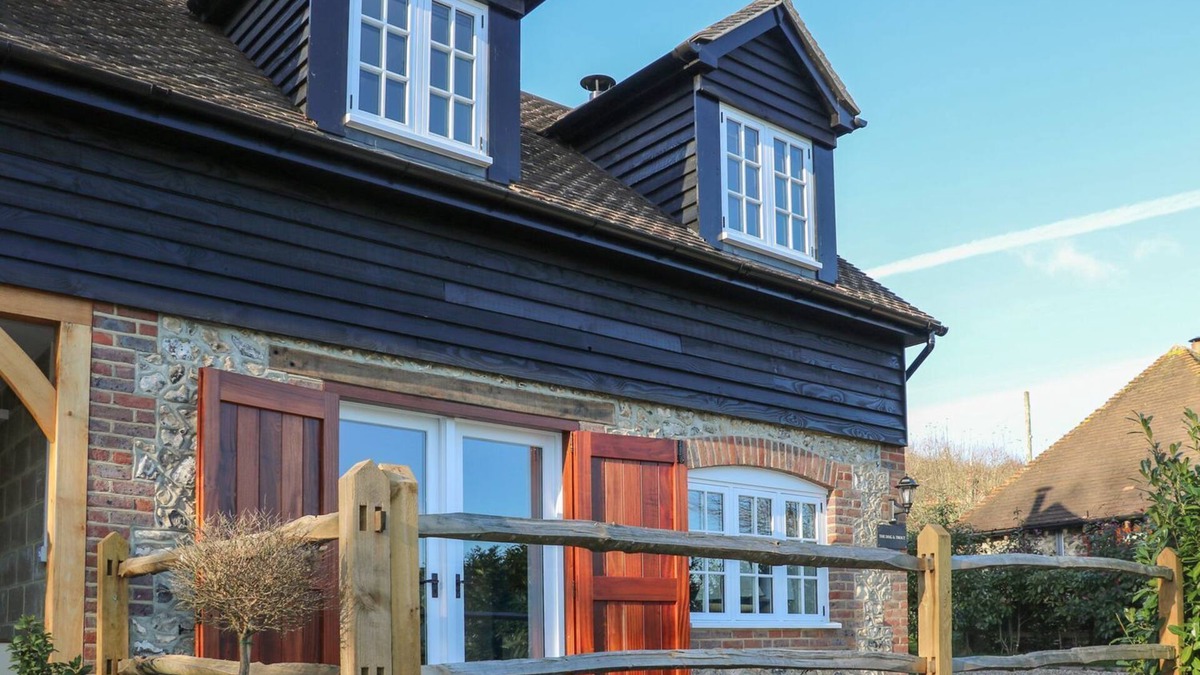 Hammerpot House | Converted Flint Clad Barn nestled in the heart of the South Downs National Park