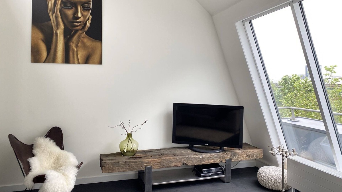 Katendrecht Apartment | cool city loft with a beautiful view over the Maas