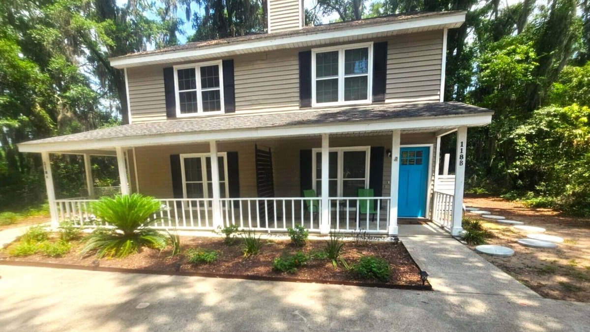 Port Royal House | Cool Coastal Cottage - 2 miles from Parris Island - 1 mile From Sands Beach!