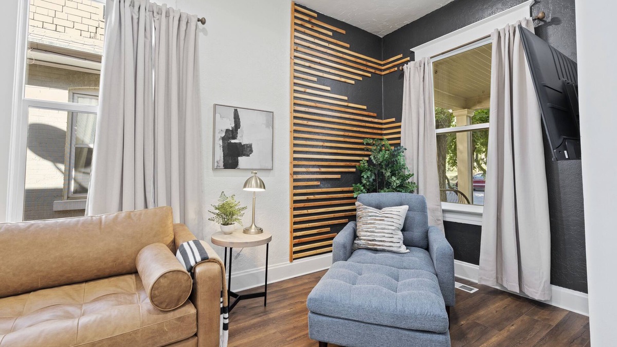 East Central House | Cool Historic Remodel, 5 min walk to the U