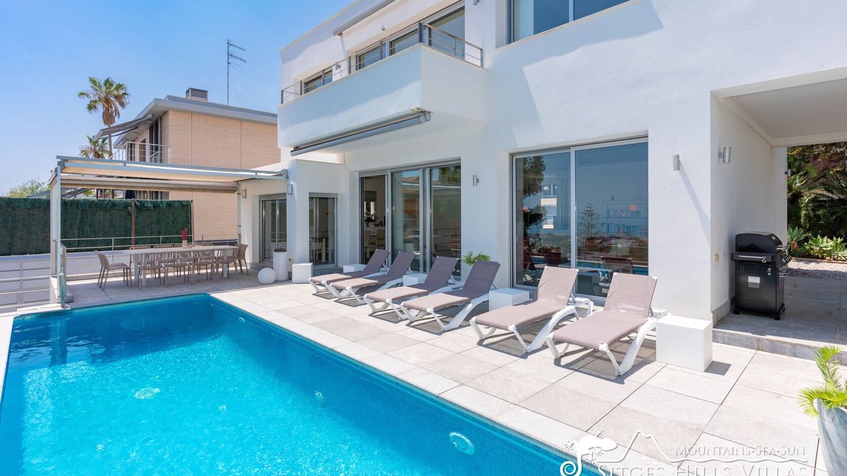 Vallpineda Villa | Cool & Modern Villa Giovanna with A/C & Sea Views