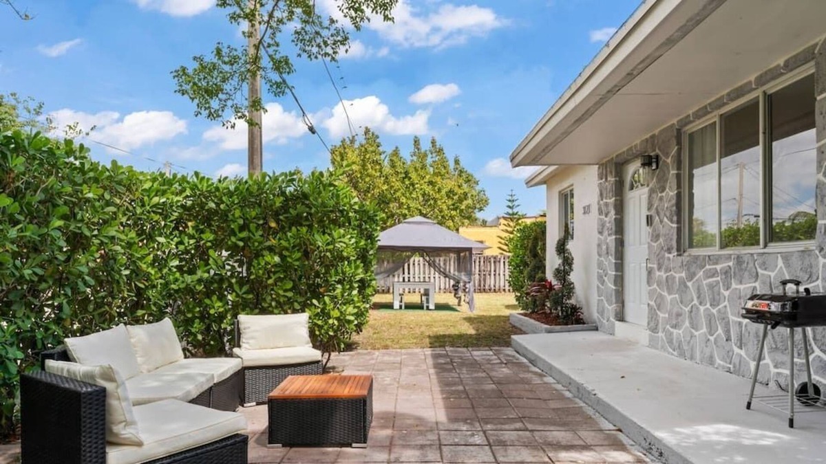 Wynwood Art District House | Cool Villa w/ BBQ, Pool & Spa.