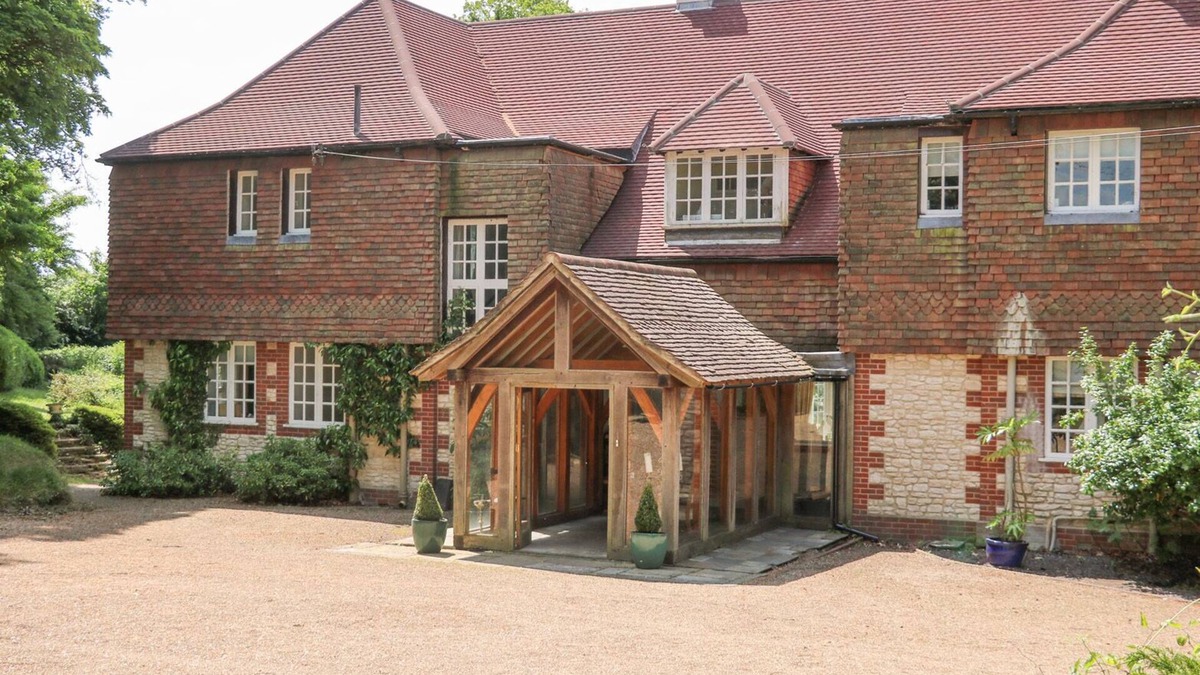 Meonstoke House | COOMBE PLACE HOUSE, pet friendly, luxury holiday cottage in Meonstoke
