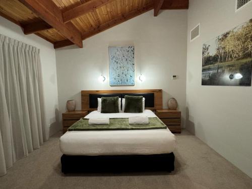 Comaum Hotel | Coonawarra Place Motor Inn