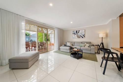 West Croydon Villa | Coopers Cottage - Private Pool with Guest House
