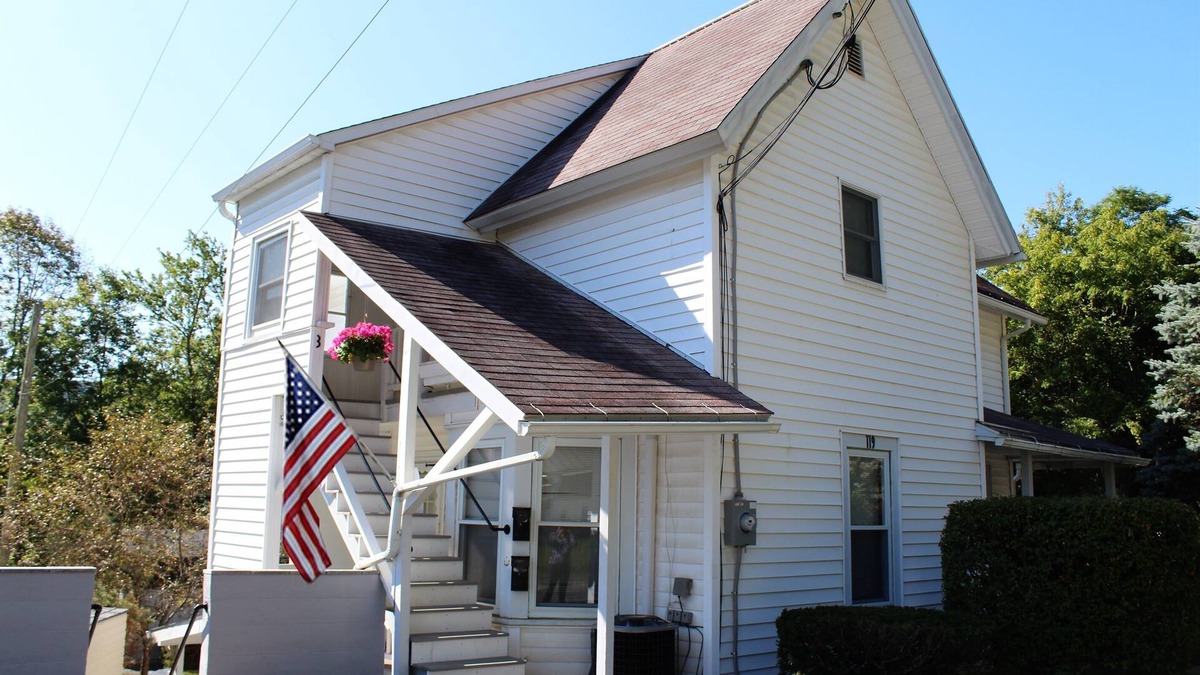 Oneonta Apartment | Cooperstown Baseball Rentals - 3rd Baseman