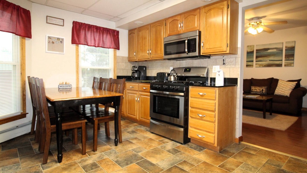 Oneonta Apartment | Cooperstown Baseball Rentals - Elm-Triple Play #2R