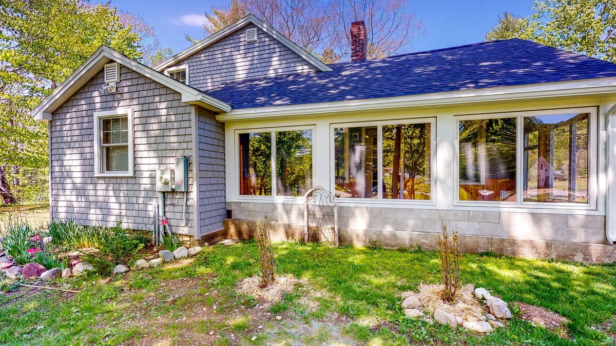 Roxbury House | Coos Canyon- Firepit, Swimming Hole & Dog-Friendly