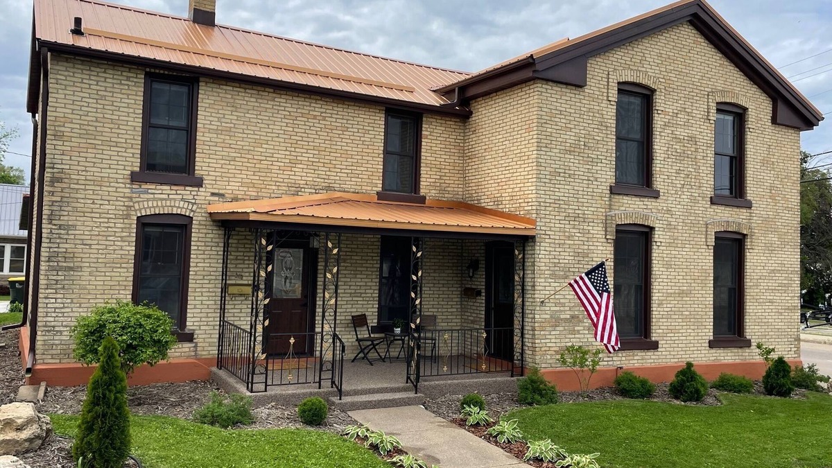 Prairie Du Chien House | Copper Roof Cottage